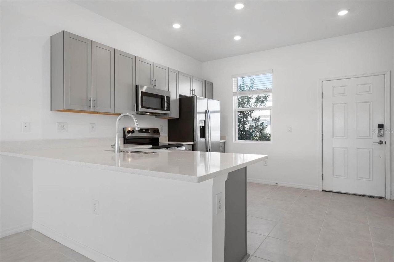 8565 Daybreak St - Photo 5 of 28