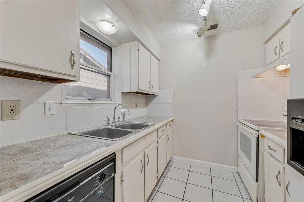 419 Woodcrest Way - Photo 5 of 9