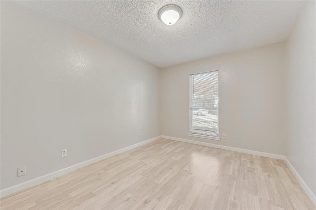 419 Woodcrest Way - Photo 7 of 9