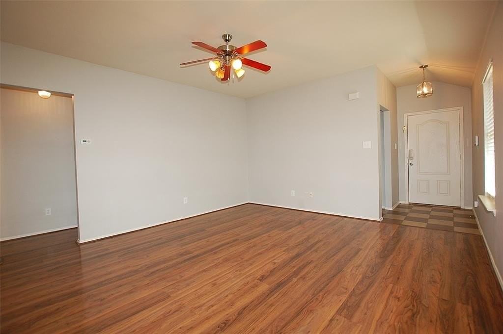 4015 Freedom St - Photo 5 of 18