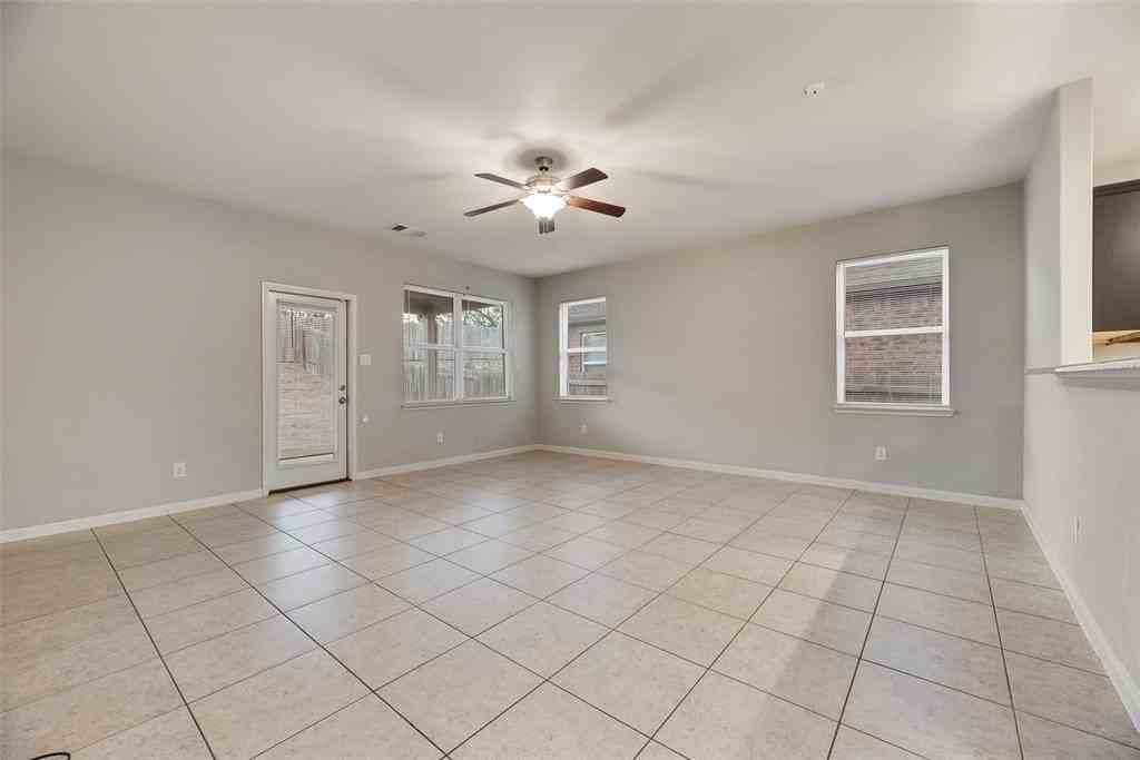 4829 Beaver Creek Ave - Photo 6 of 13