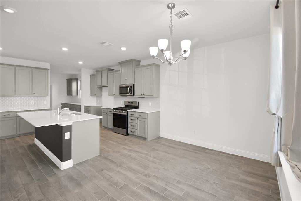 7036 Windmill St - Photo 4 of 30