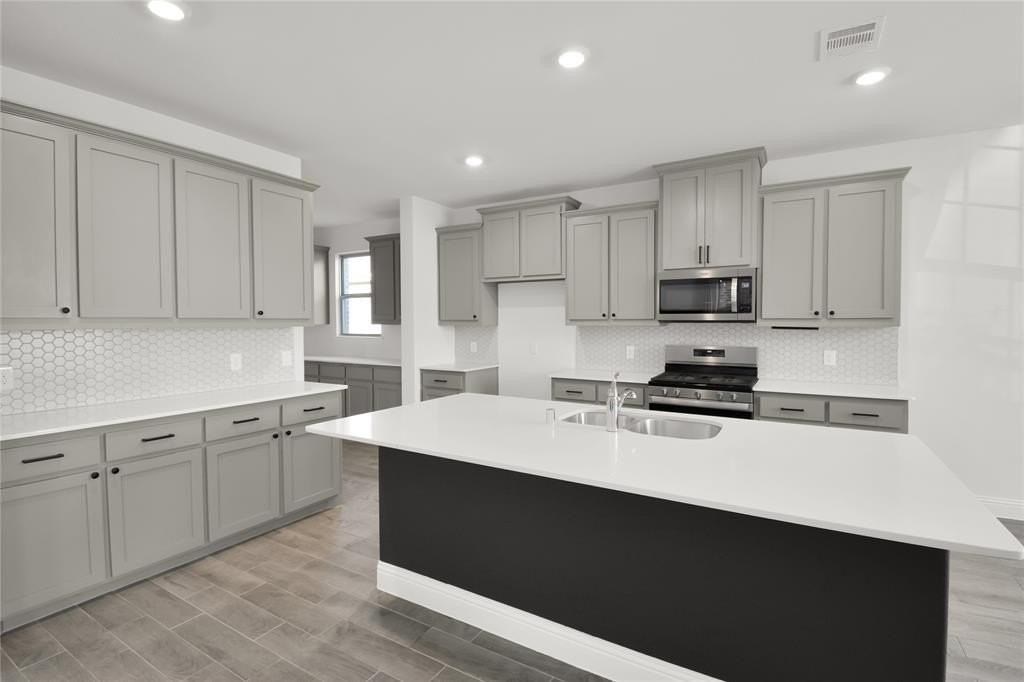 7036 Windmill St - Photo 6 of 30