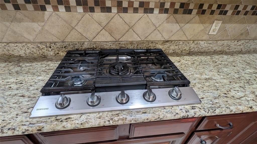 1405 Newbury Ln - Photo 7 of 27