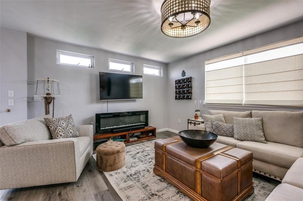 407 E Broad St - Photo 6 of 23