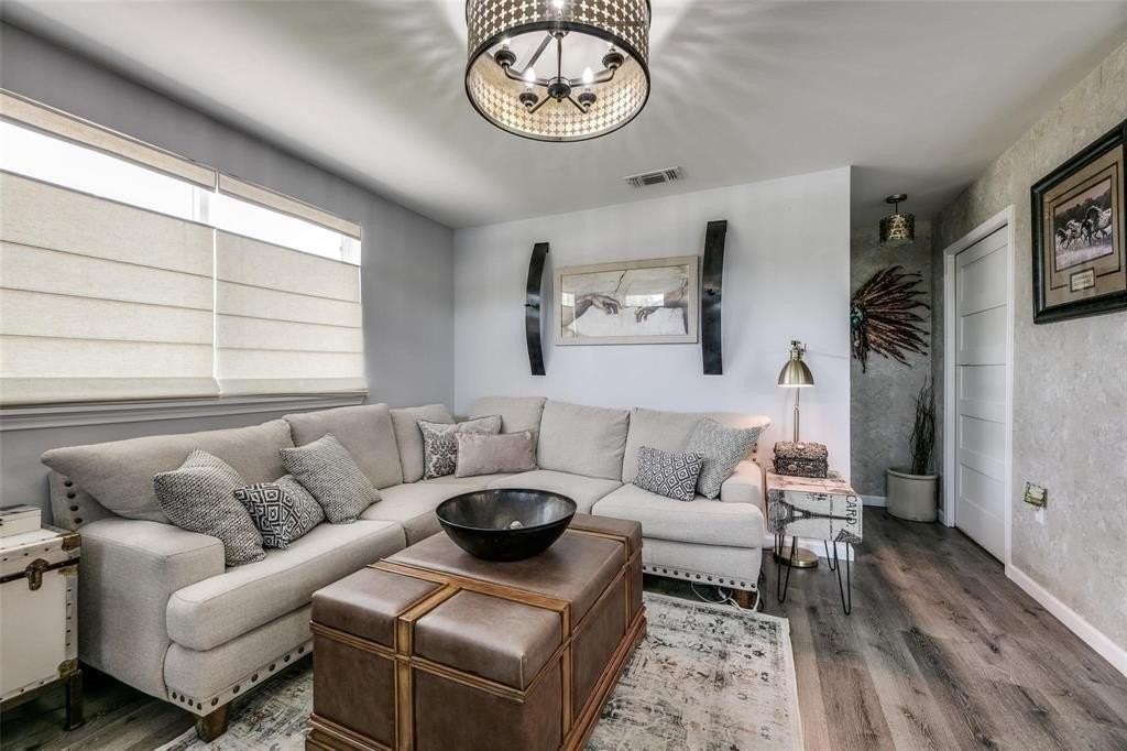 407 E Broad St - Photo 7 of 23