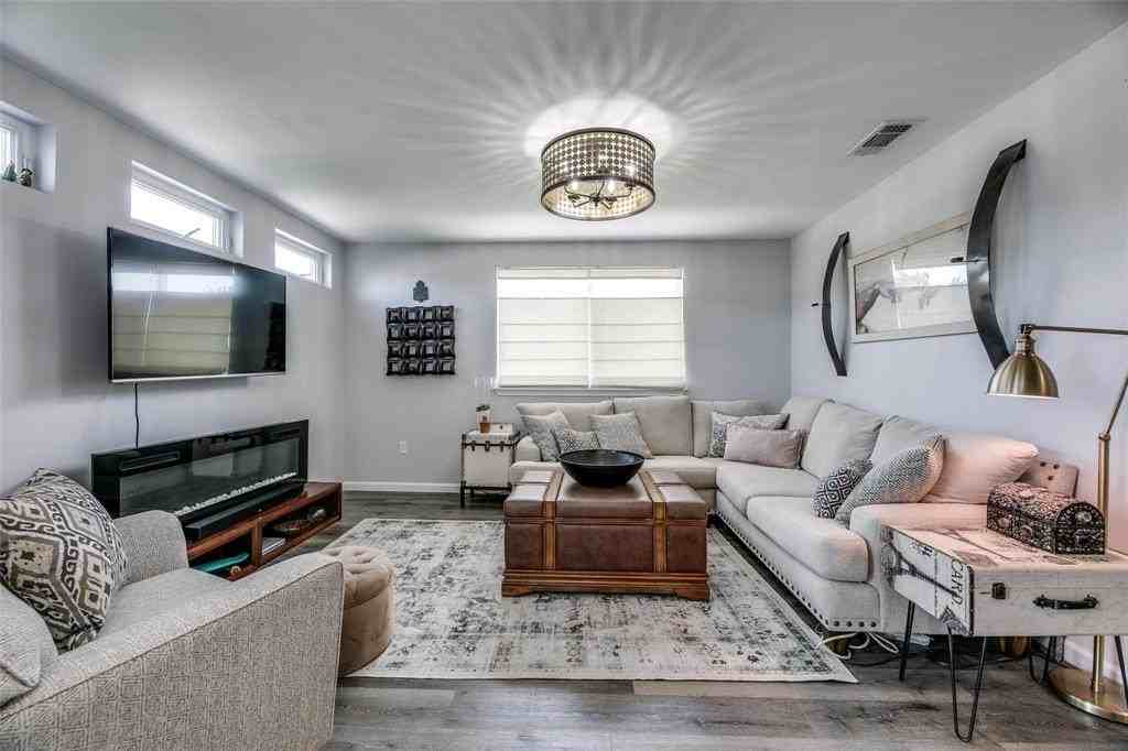 407 E Broad St - Photo 5 of 23