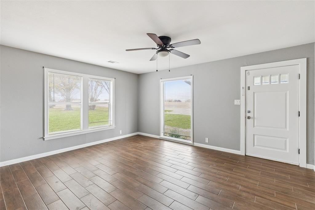 410 Ayres St - Photo 6 of 29