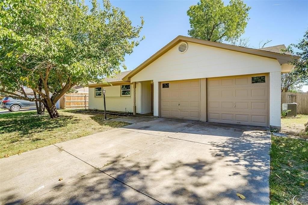 921 Willow Cir S - Photo 2 of 25