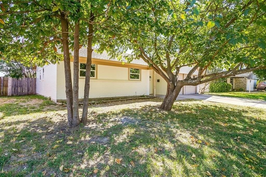 921 Willow Cir S - Photo 3 of 25