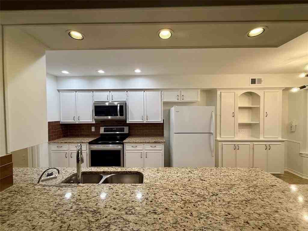 7351 Wellcrest Dr - Photo 7 of 19