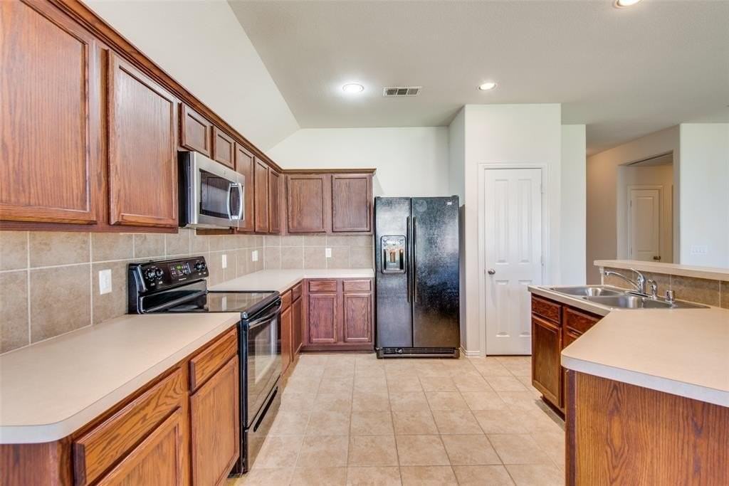 1608 Castle Creek Dr - Photo 2 of 12