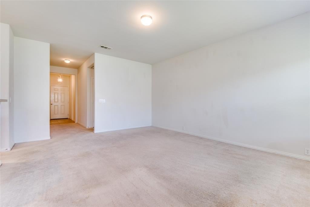 1608 Castle Creek Dr - Photo 5 of 12