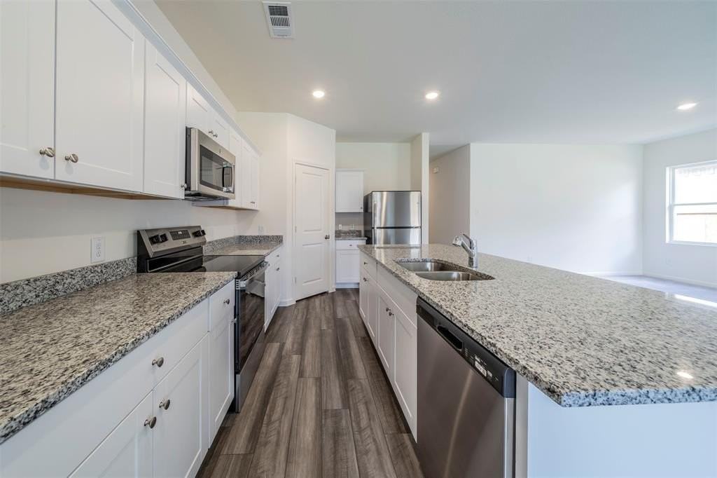 1872 Everglades Dr - Photo 6 of 33