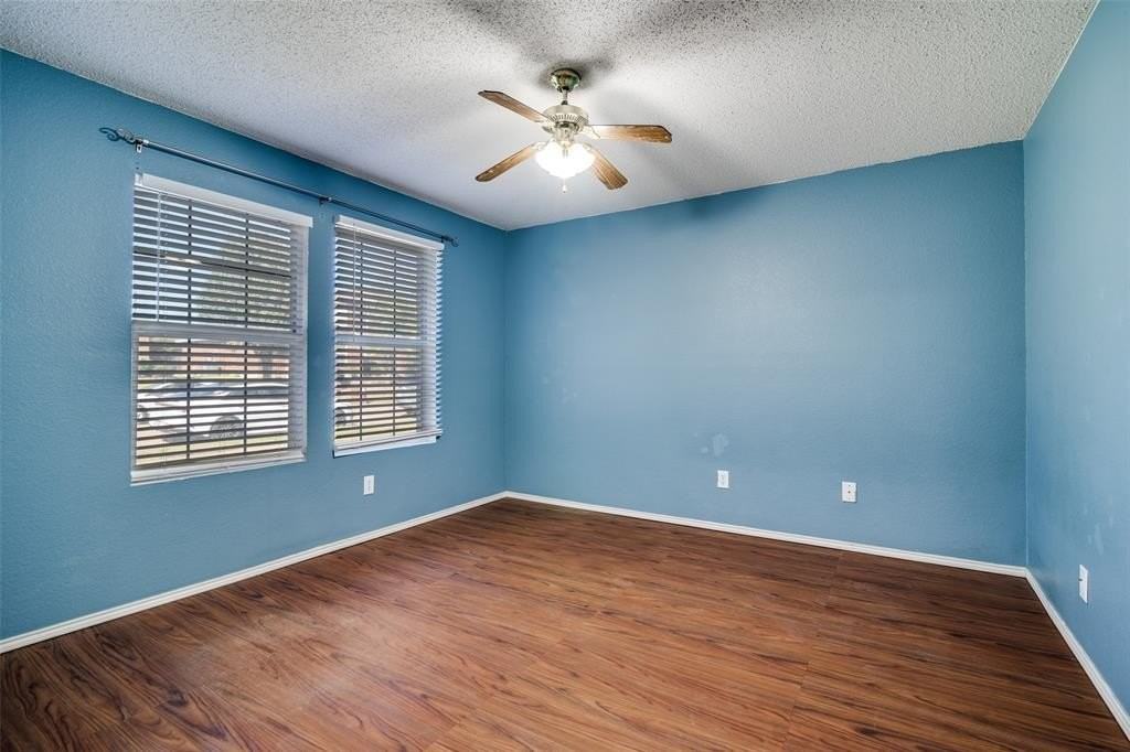 1519 Greenbrook Dr - Photo 5 of 26