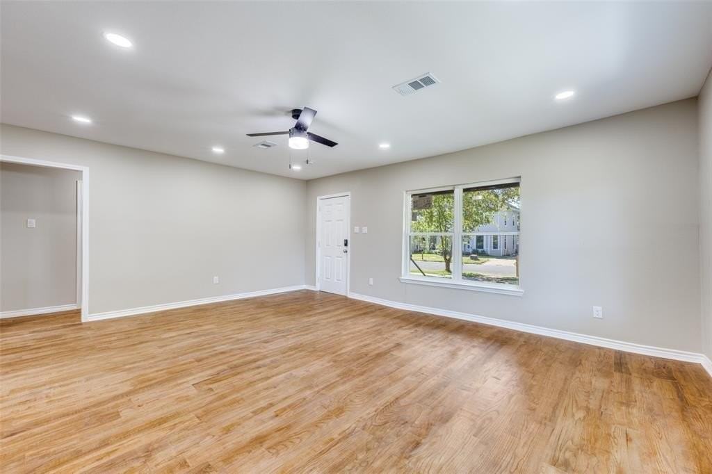 609 W Owing St - Photo 3 of 24