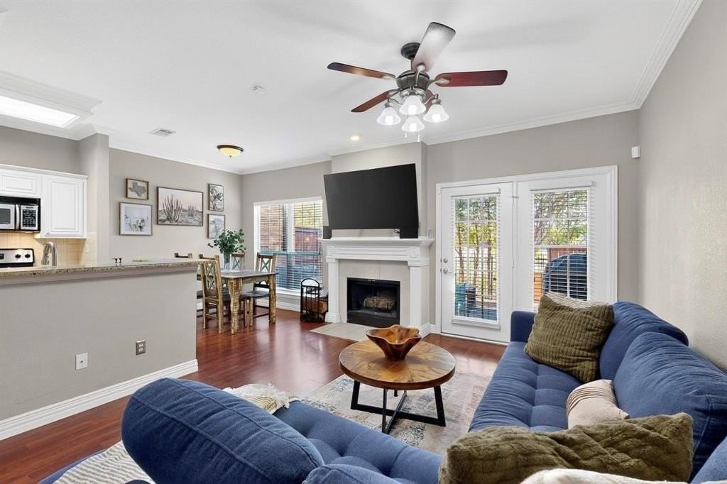 2344 Southcourt Cir - Photo 5 of 36