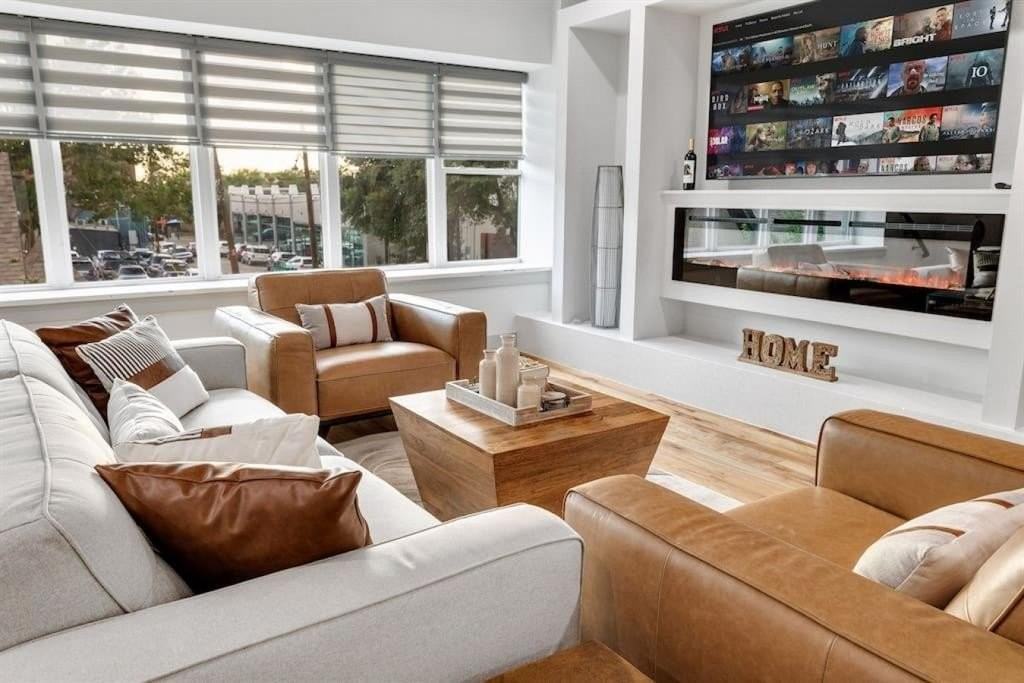 5726 Oram St #4 - Photo 5 of 15