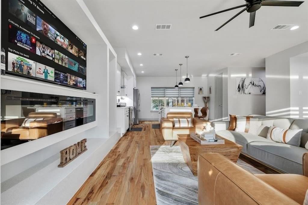 5726 Oram St #4 - Photo 6 of 15