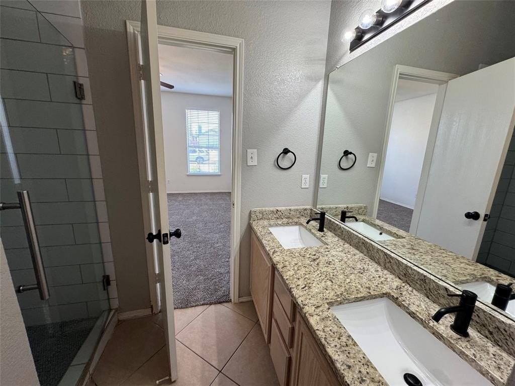 4432 Park Creek Ct - Photo 6 of 25