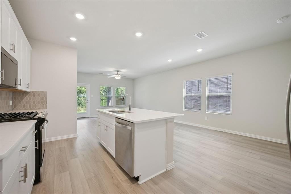 706 Leavenworth Drive - Photo 4 of 21