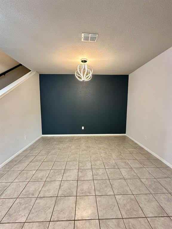 16525 Portage St - Photo 5 of 29