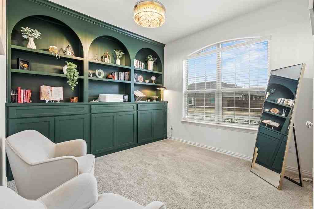 1733 Lake Grove Dr - Photo 2 of 26