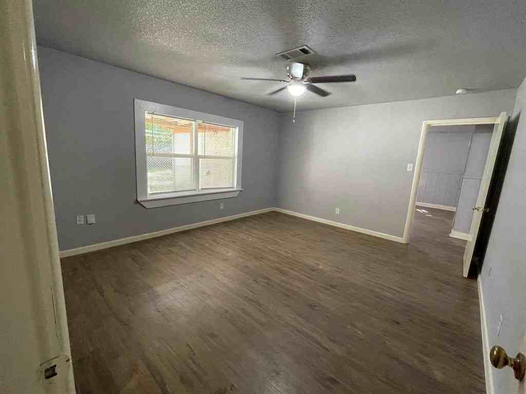 5513 Santa Barbara Ave - Photo 6 of 9