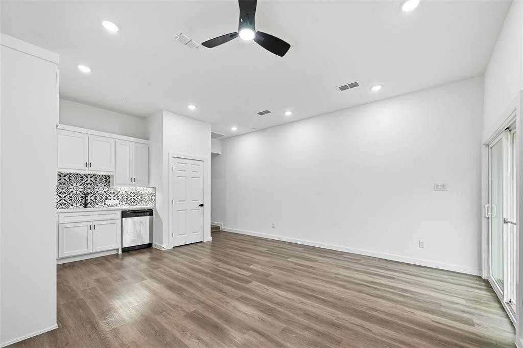 1311 Oneal St #B - Photo 4 of 17