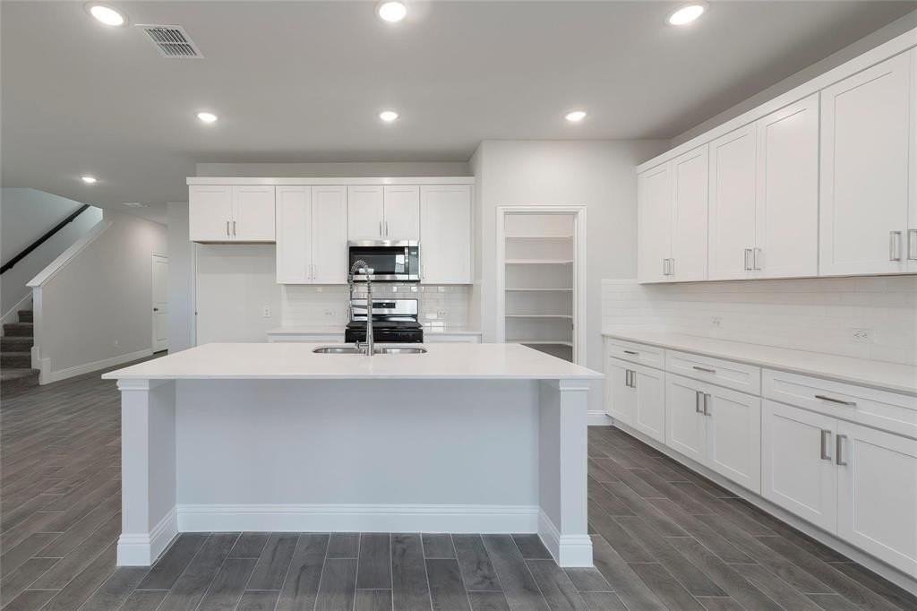 1820 Acosta Dr - Photo 2 of 28