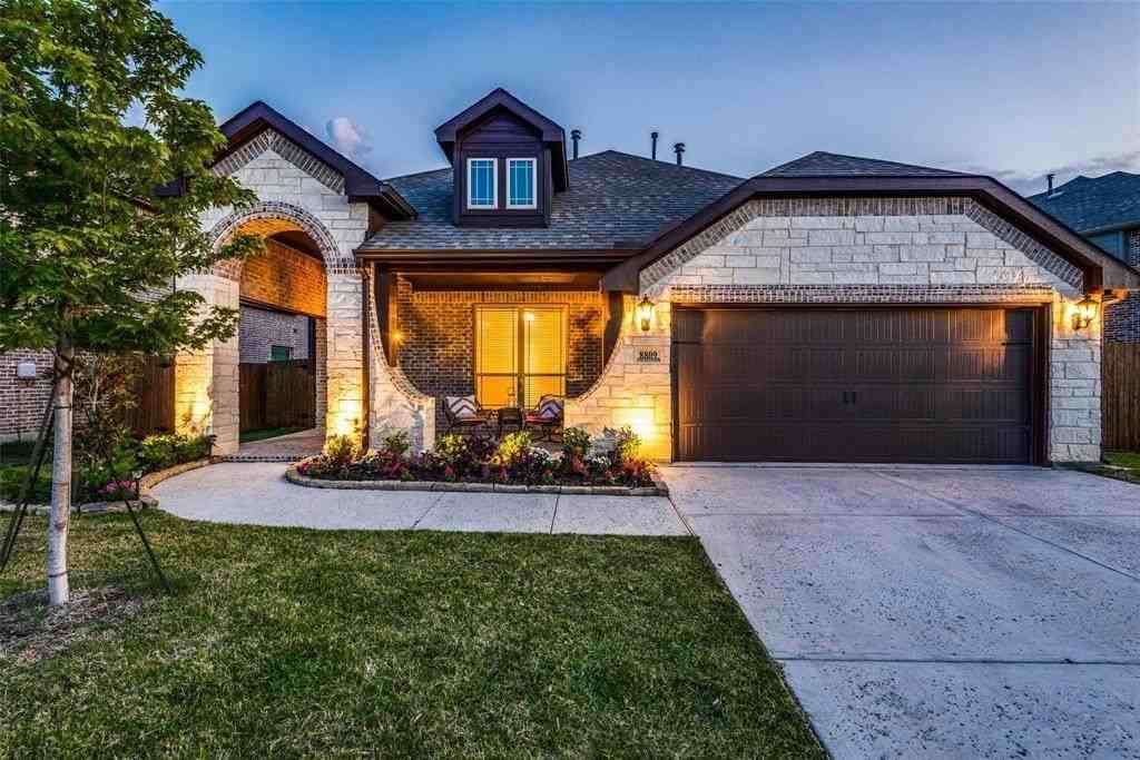 8809 Conroe Dr - Photo 2 of 38