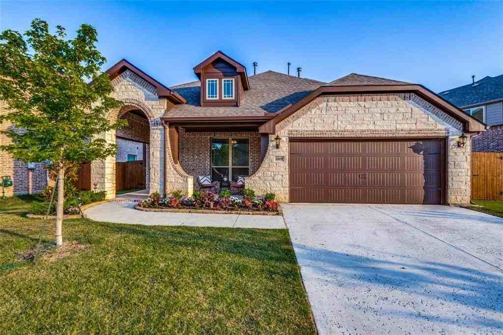 8809 Conroe Dr - Photo 3 of 38