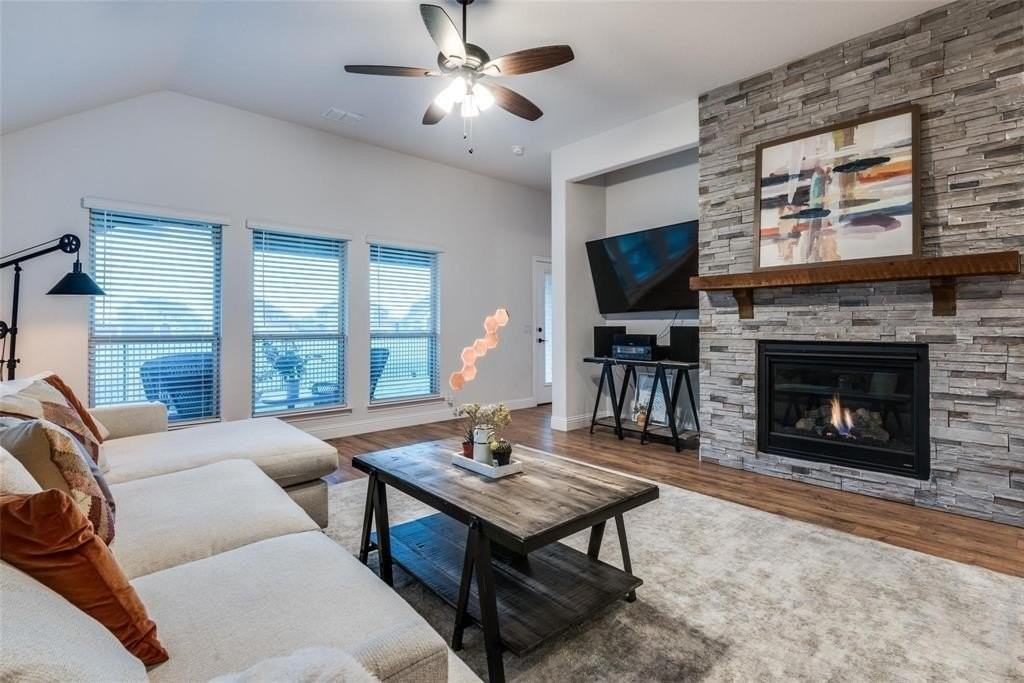 8809 Conroe Dr - Photo 6 of 38