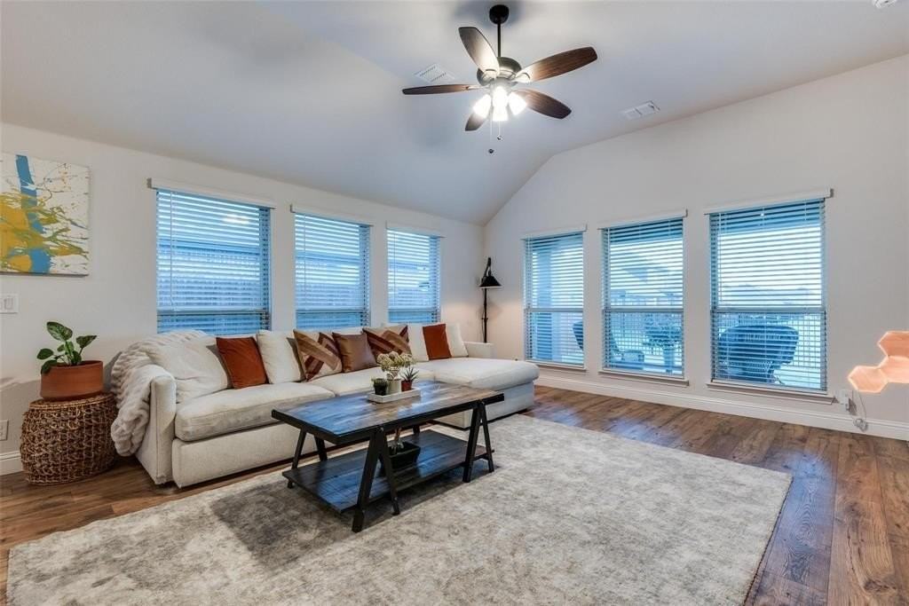 8809 Conroe Dr - Photo 7 of 38