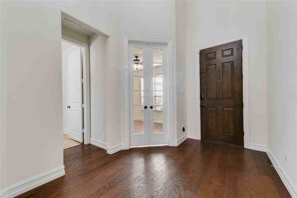 2911 Redfern Dr - Photo 3 of 30