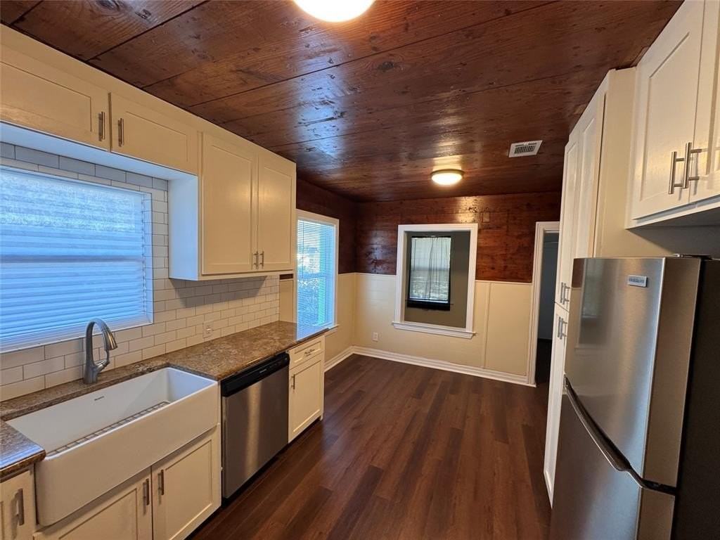 2547 Sharon St - Photo 5 of 22