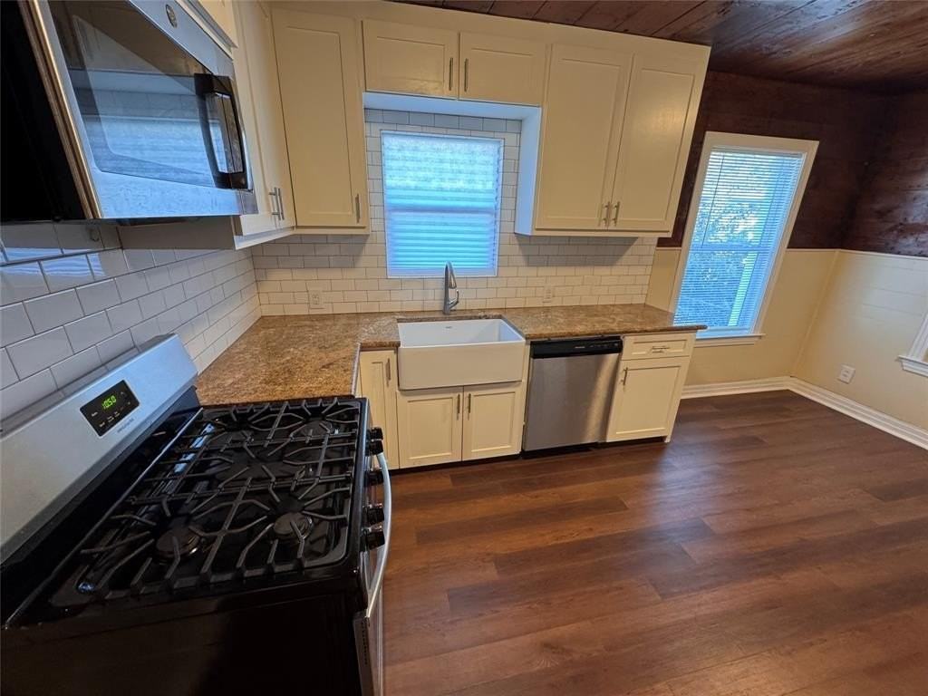 2547 Sharon St - Photo 6 of 22