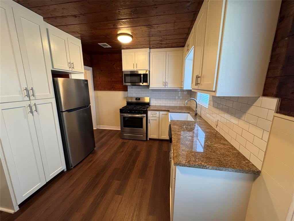 2547 Sharon St - Photo 7 of 22