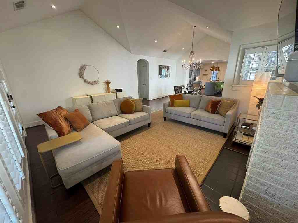 4057 W 7th St - Photo 5 of 29