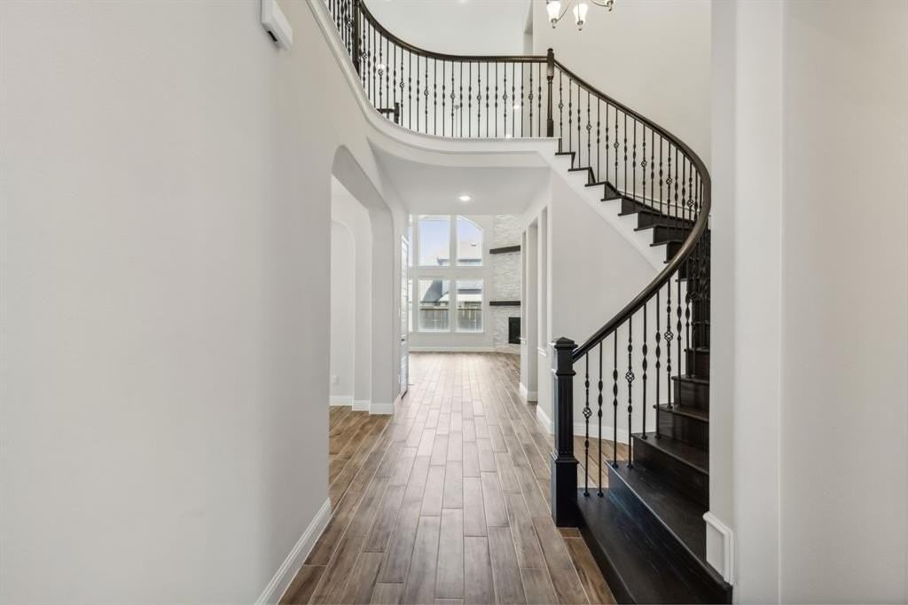 2409 Maidenhair Rd - Photo 3 of 24