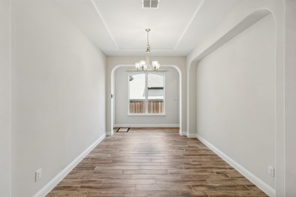 2409 Maidenhair Rd - Photo 5 of 24