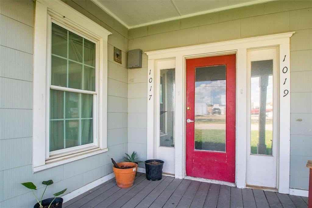 1017 Collier St - Photo 2 of 13