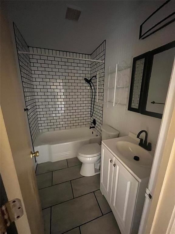 302 Green St - Photo 4 of 6