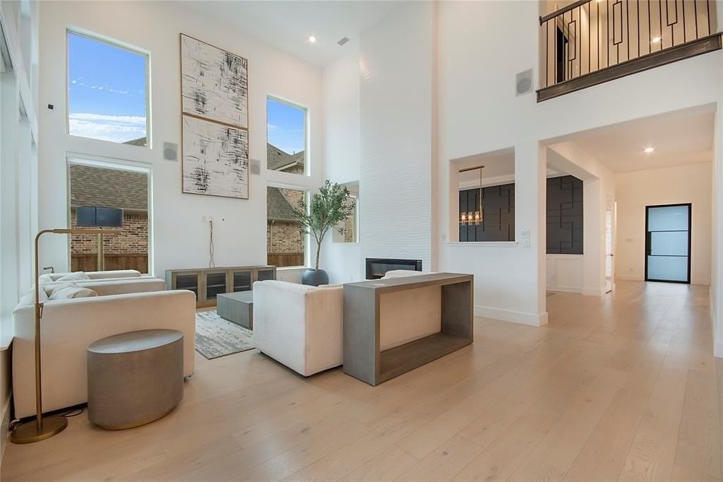 1520 Chisholm Trl - Photo 5 of 40