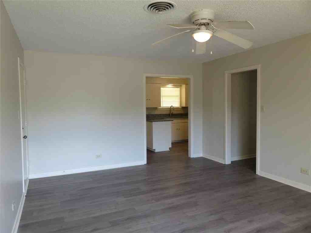 604 E Fm 120 - Photo 6 of 40