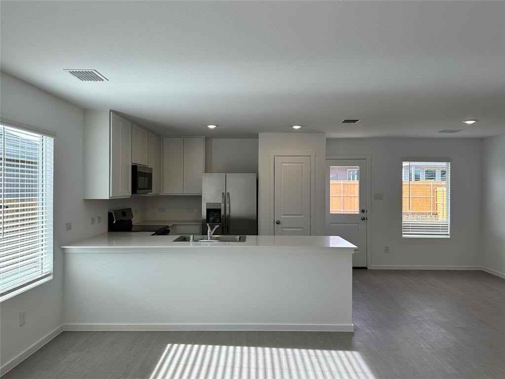 6804 Haines Dr - Photo 4 of 17