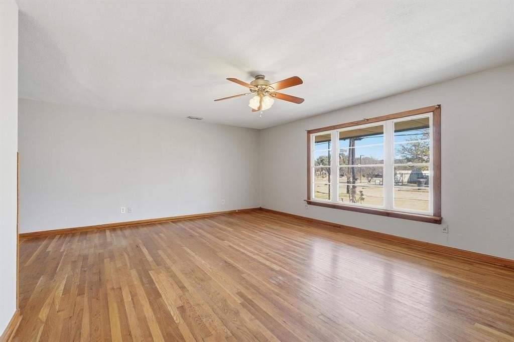 134 Meander St - Photo 4 of 31