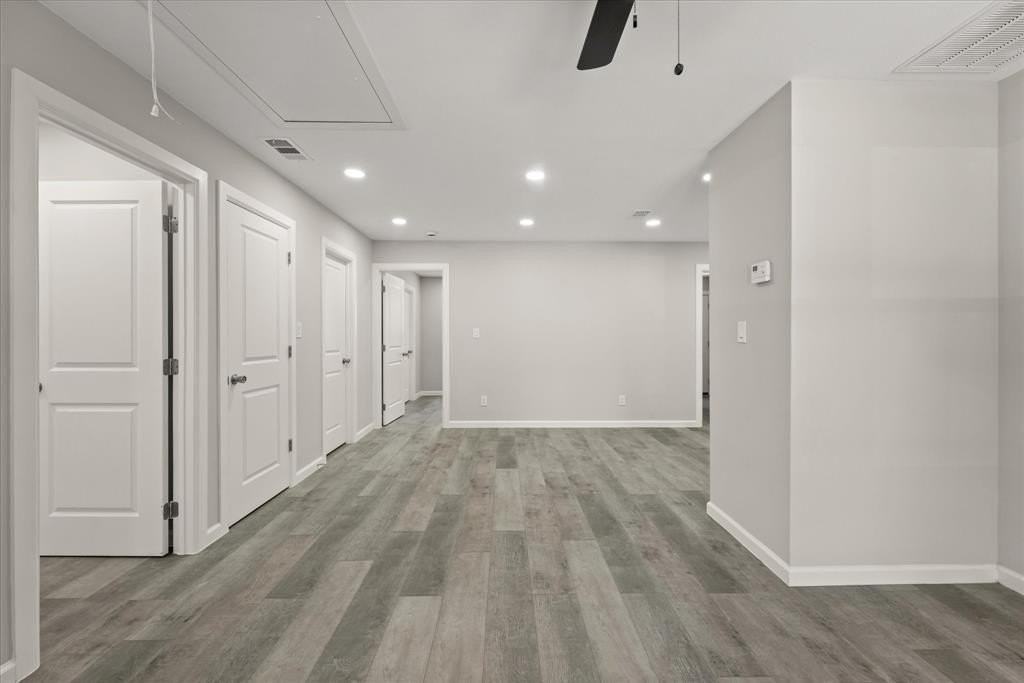 917 N Wood St - Photo 5 of 30