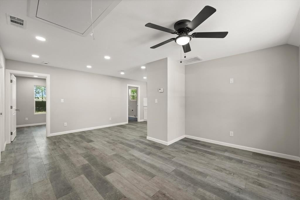 917 N Wood St - Photo 6 of 30