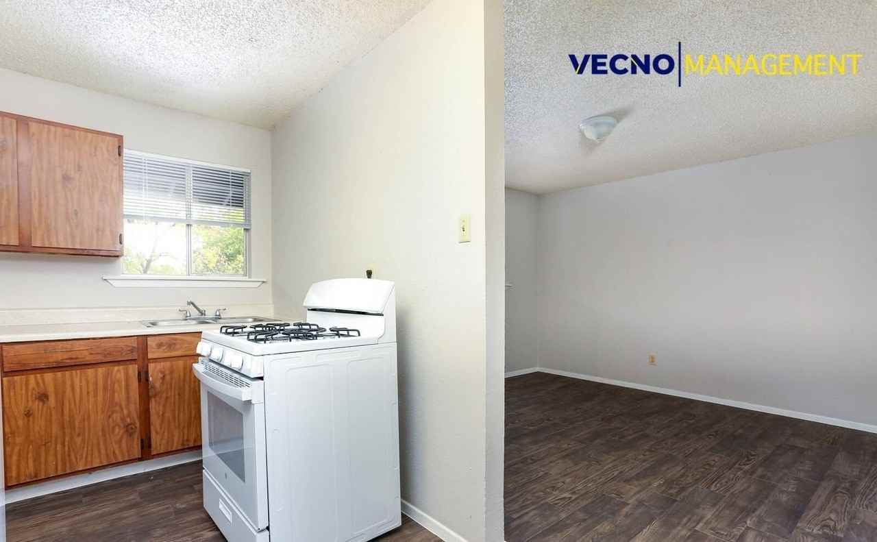 102 E Cheryl Dr #6 - Photo 5 of 9